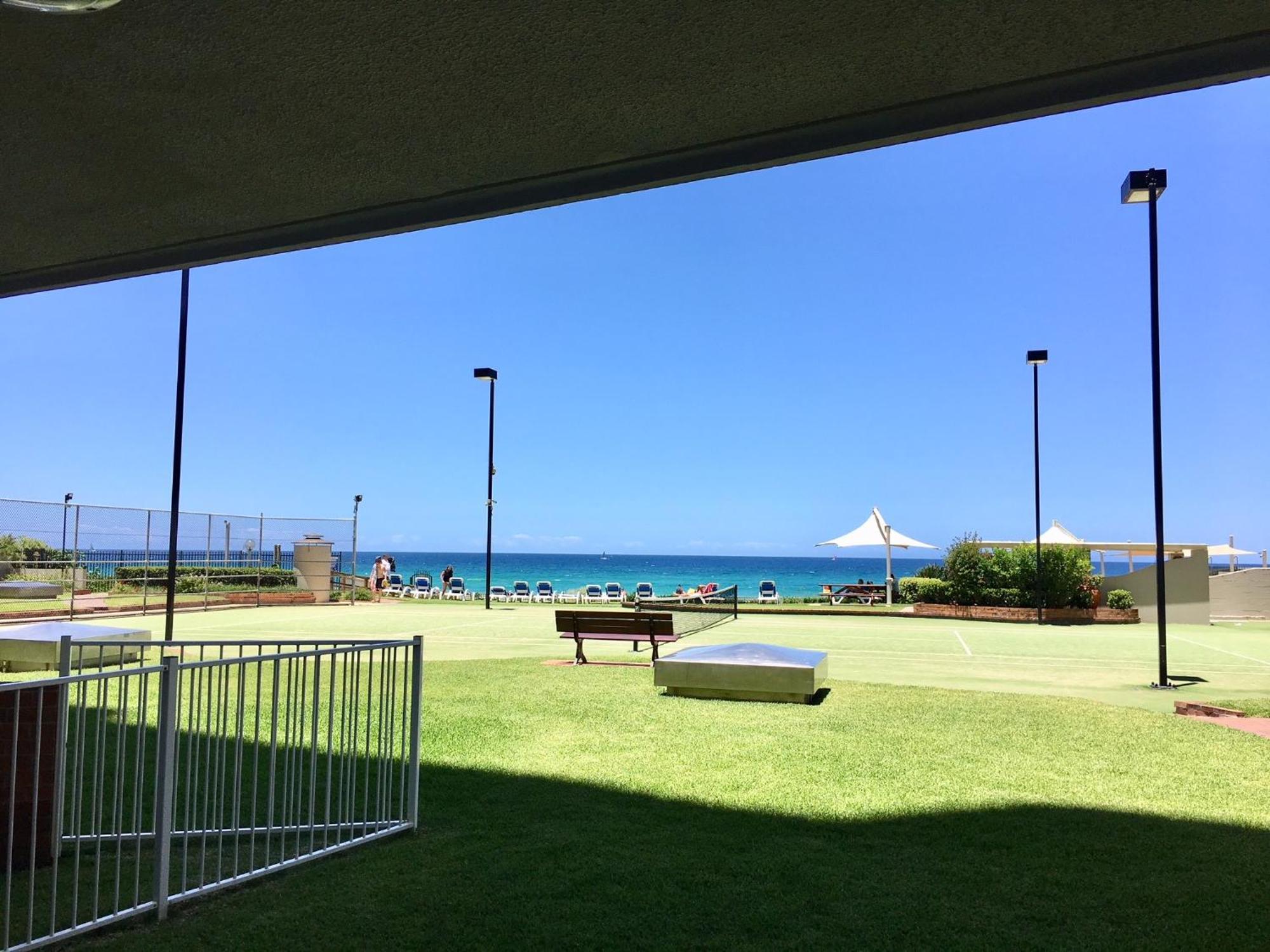 Breakers North Absolute Beachfront Apartments - Official Gold Coast Kültér fotó